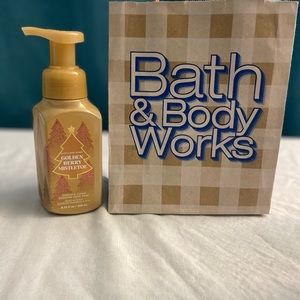 New Bath And Body Works Golden Berry Mistletoe Foaming Hand Soap 8.75 oz